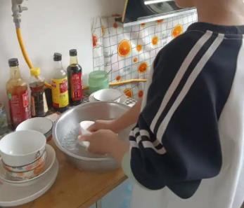 栖霞帮妈妈做家务的收获有哪些？